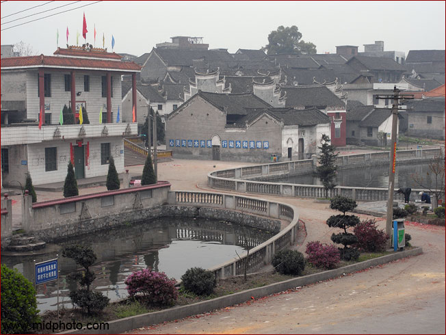 刚从马田出来,看路边有徽派民居群.r0044980